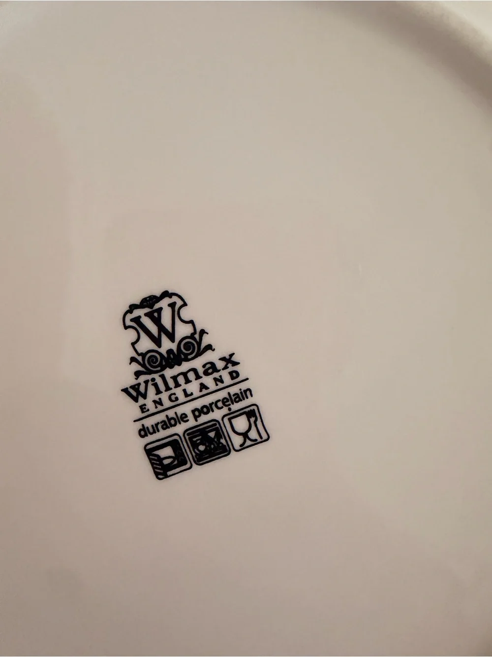 Elegant White Porcelain Dinner Plates - Set of 3 9 inch - Picture 2 of 4